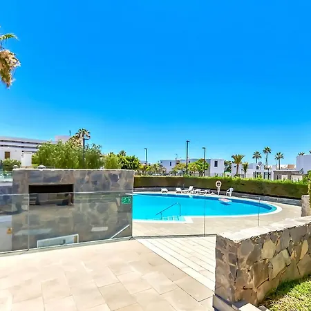 Apartment With Wifi, Pool,Near Beach,Tenerife South شقة *
