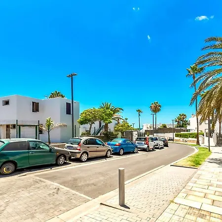 Apartment With Wifi, Pool,Near Beach,Tenerife South *