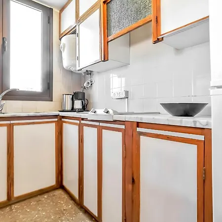 Apartment With Wifi, Pool,Near Beach,Tenerife South شقة *